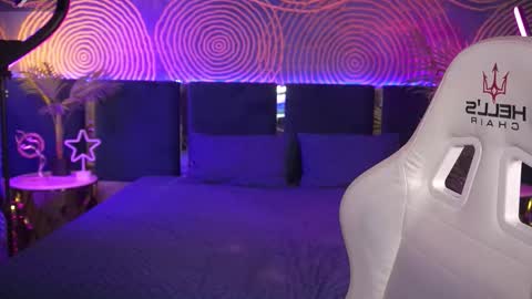 Lola online show from 09.28.25