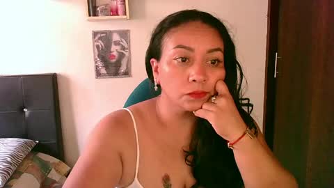 Snapshot of zaray_45bella chatting on 05.18.26 zaray online show from 05.18.26