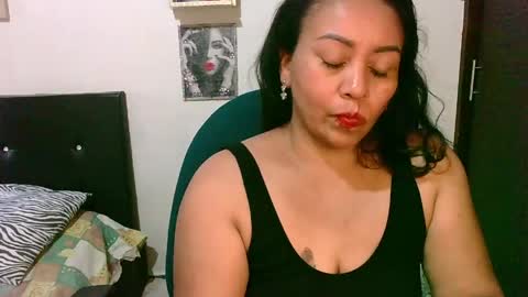 Snapshot of zaray_45bella chatting on 05.19.26 zaray online show from 05.19.26