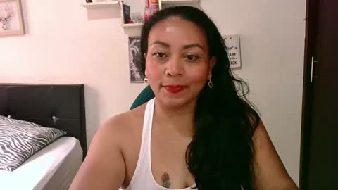 Snapshot of zaray_45bella chatting on 06.28.26 zaray online show from 06.28.26