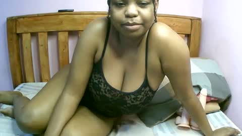 Snapshot of zariamonet chatting on 06.25.26 zariamonet online show from 06.25.26