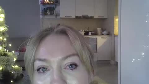 Zarina Swift online show from 12.23.24