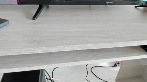 Snapshot of zarinawynne chatting on 11.30.25 Zarina Waynne online show from 11.30.25