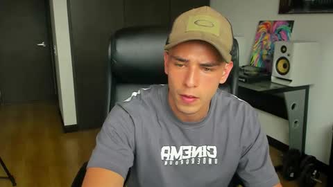 Snapshot of zayn_coss chatting on 11.06.25 Zayn online show from 11.06.25