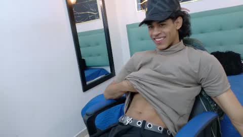 Snapshot of zayn_fox32 chatting on 07.25.26 Zayn online show from 07.25.26