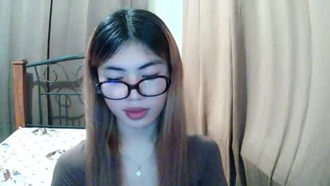 Snapshot of zeah_rev21 chatting on 05.26.26 zeah_rev21 online show from 05.26.26