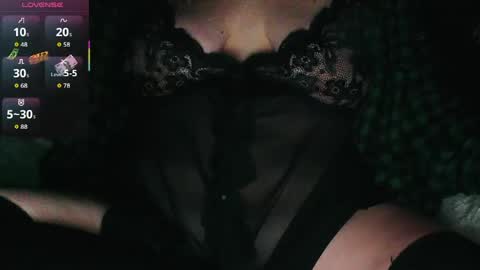 Snapshot of zeemomdalorian chatting on 06.22.26 Zee online show from 06.22.26