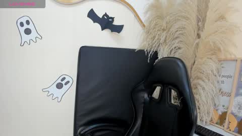 Zelene   online show from 10.11.25