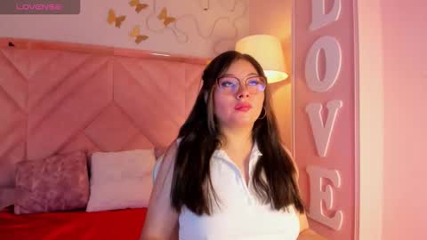 Zelene   online show from 11.04.25