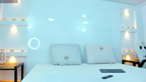 Zenda Evans online show from 02.14.25