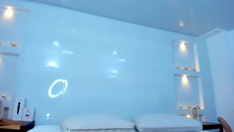 Zenda Evans online show from 10.06.25