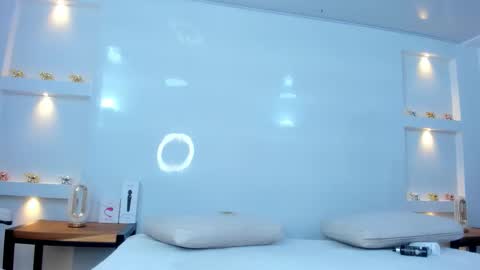 Zenda Evans online show from 10.29.25