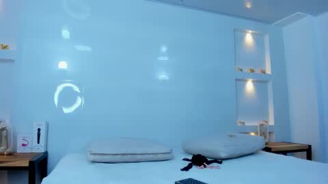 Zenda Evans online show from 12.20.25