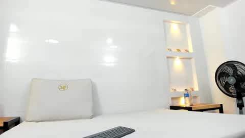 Zenda Evans online show from 02.04.26