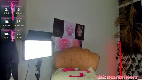 Snapshot of zendaya___ chatting on 10.06.25 Maria online show from 10.06.25