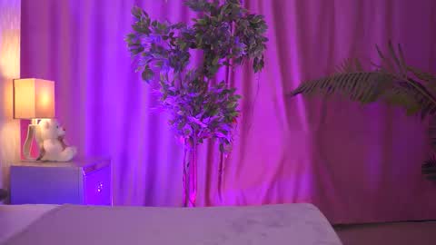 Snapshot of zenydaxbelle chatting on 10.24.25 Zenyda online show from 10.24.25