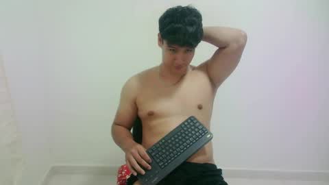 Snapshot of zeus_183 chatting on 04.24.26 zeus_183 online show from 04.24.26