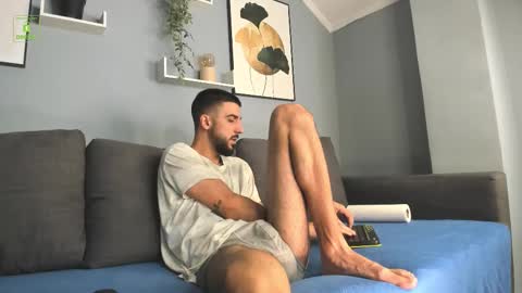 Snapshot of zeyn_edwards chatting on 09.18.25 ZEYN online show from 09.18.25