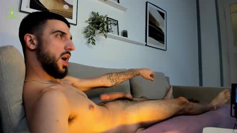 Snapshot of zeyn_edwards chatting on 09.25.25 ZEYN online show from 09.25.25