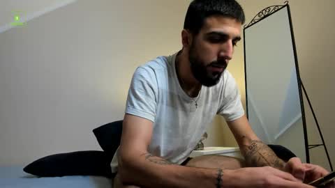 Snapshot of zeyn_edwards chatting on 10.02.25 ZEYN online show from 10.02.25