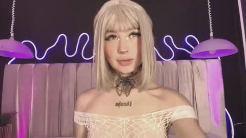 Snapshot of zhally_dee chatting on 02.27.26 zhally_dee online show from 02.27.26