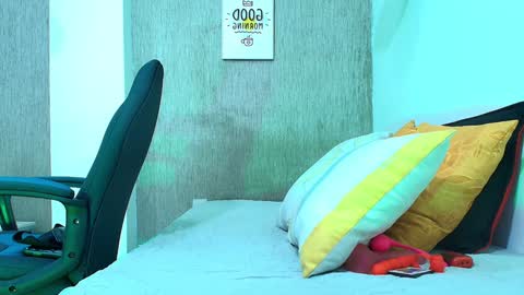 ZHAMIRA  ANDRES online show from 01.12.25