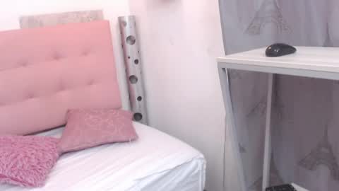 ZHAMIRA  ANDRES online show from 05.27.26