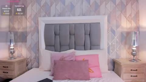 zharia_lux25 online show from 05.15.26