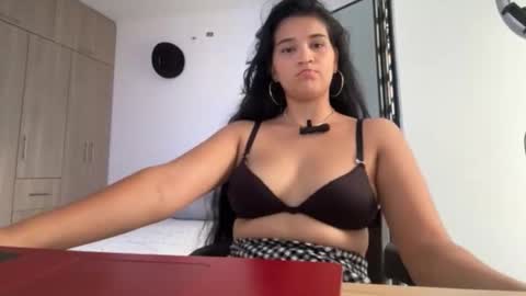 Snapshot of zhendaya23 chatting on 10.15.25 zhendaya23 online show from 10.15.25