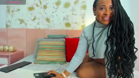 Snapshot of zhiratowers chatting on 01.11.25 zahira online show from 01.11.25