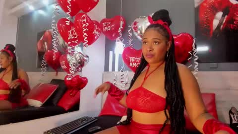 Snapshot of zhiratowers chatting on 02.13.25 zahira online show from 02.13.25