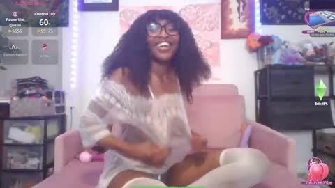 Snapshot of ziafoxy chatting on 10.11.25 ziafoxy online show from 10.11.25