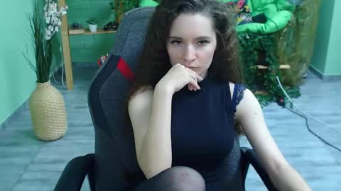 zianichols online show from 02.10.25