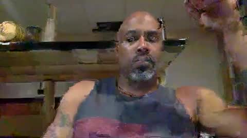 Snapshot of zionlion22 chatting on 10.14.25 zionlion22 online show from 10.14.25