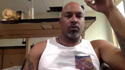 Snapshot of zionlion22 chatting on 10.18.25 zionlion22 online show from 10.18.25