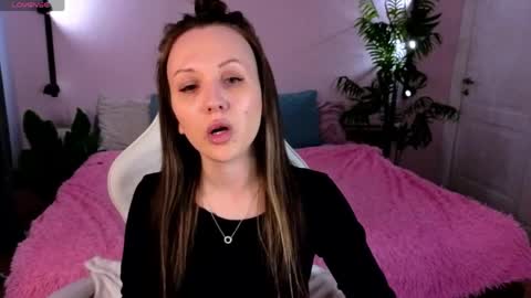 Snapshot of zlata__fox chatting on 04.25.26 Zlata Mon Tue Thu Fri Sun Sa GMT 3 0000pm - 0600pm online show from 04.25.26