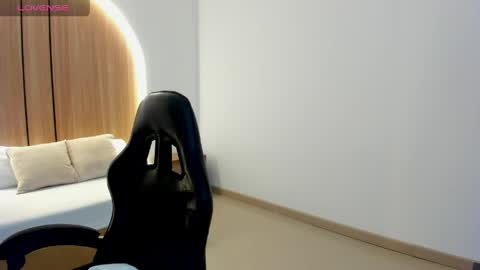 Snapshot of zoe_danae_ chatting on 04.10.26 Zoe online show from 04.10.26