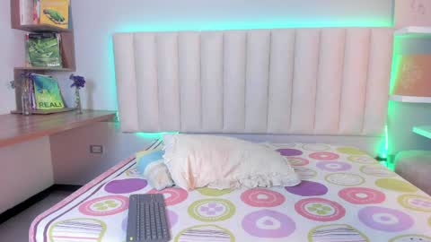 zoe_henderson online show from 03.26.26