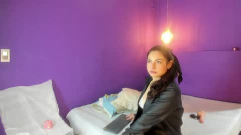 zoe_henderson online show from 04.07.26