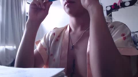 Snapshot of zoe_khall chatting on 02.14.25 ZOE online show from 02.14.25