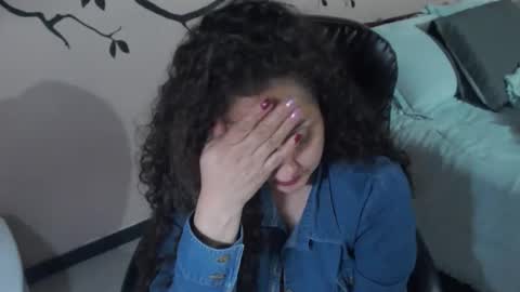 Snapshot of zoe_koller chatting on 11.28.25 Zoe Koller online show from 11.28.25