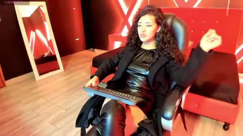 Snapshot of zoe_lara_34 chatting on 06.26.26 zoe online show from 06.26.26