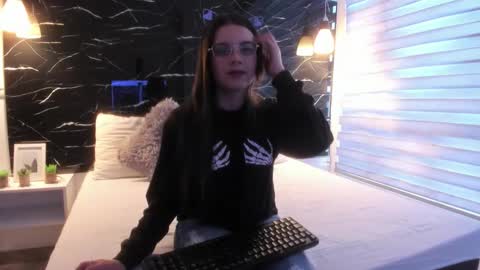 Zoe online show from 10.24.25