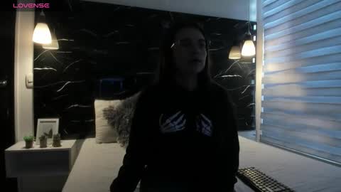 Zoe online show from 10.25.25