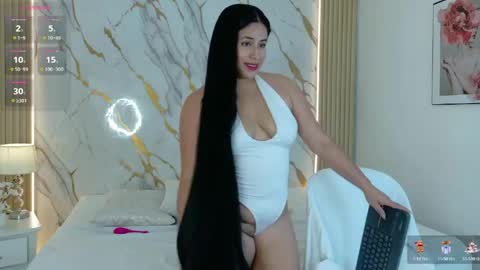 Snapshot of zoe_longhair chatting on 05.20.26 zoe_longhair online show from 05.20.26