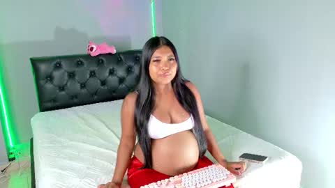 Snapshot of zoe_moon19 chatting on 06.25.26 pocahontas online show from 06.25.26