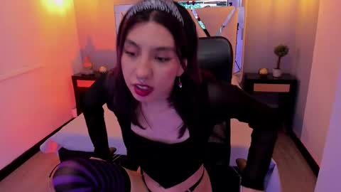 Snapshot of zoe_moreau chatting on 02.18.26 zoe_moreau online show from 02.18.26