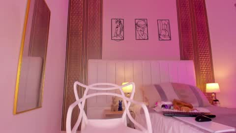 Hi guys i am Zoe  online show from 11.14.25