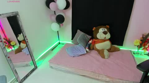 zoe_sullivan_ online show from 12.06.24