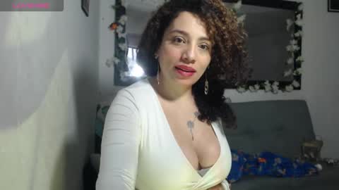 zoe tai online show from 10.19.25